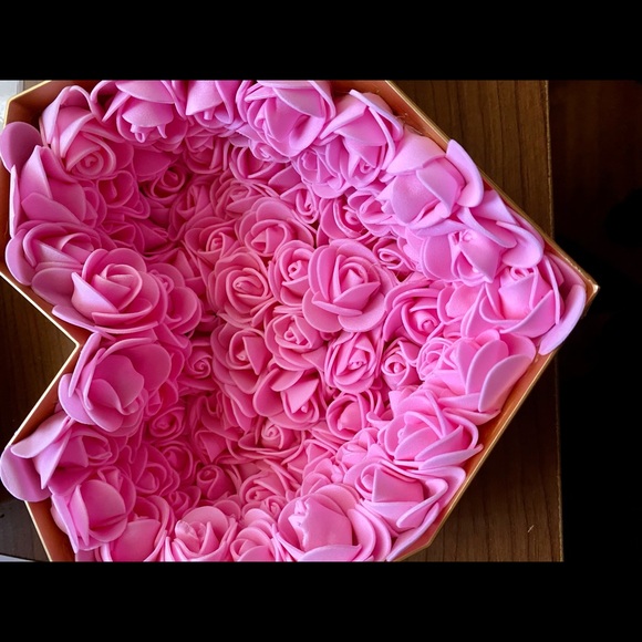 NWOT Heart Container with Rose Interior - Picture 6 of 6